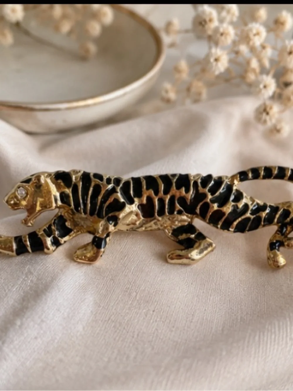 Vintage Gold Tone Black Enamel Panther Leopard Brooch Rhinestone Eye Wildlife